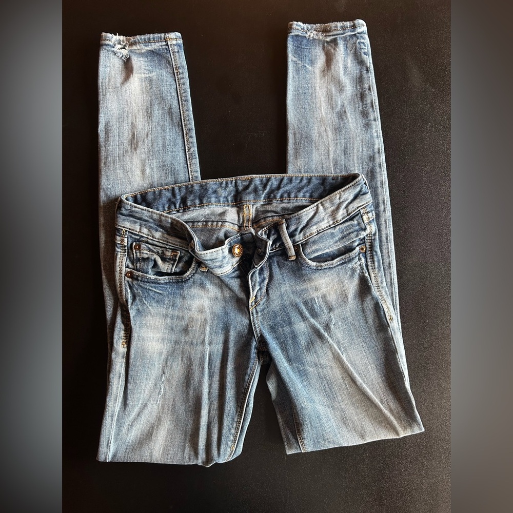 Women’s Express Super Skinny Jean - Picture 2 of 5